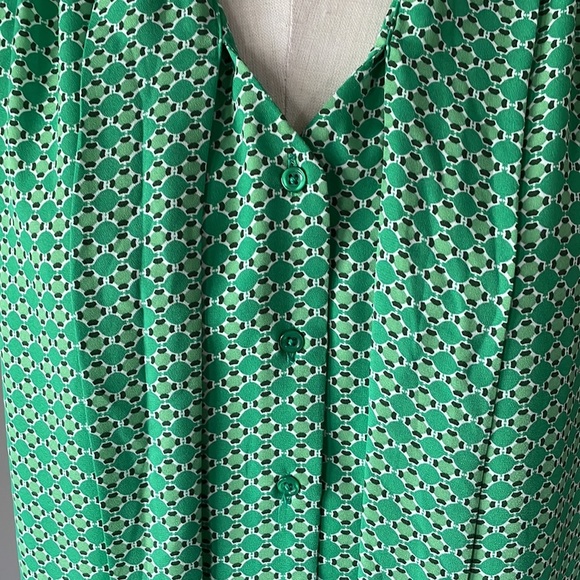 Jones & Co NW women’s button up tie neck blouse sleeveless geometric green Small - Picture 4 of 14